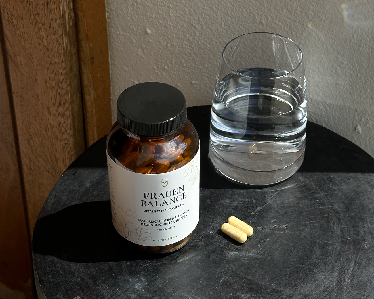 vitaminotheke-produkt-highlights-frauen-balance-02_df2e374e-181b-4c8c-b584-470e27c3644a.jpg